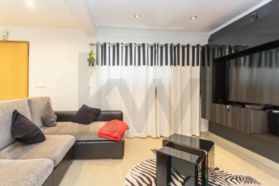 Moradia T4 para Venda em Laranjeiro e Feijó