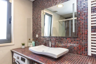 Moradia T4 para Venda em Laranjeiro e Feijó