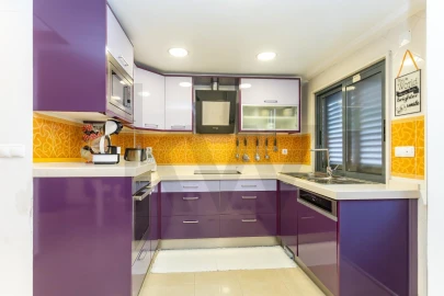 Moradia T4 para Venda em Laranjeiro e Feijó