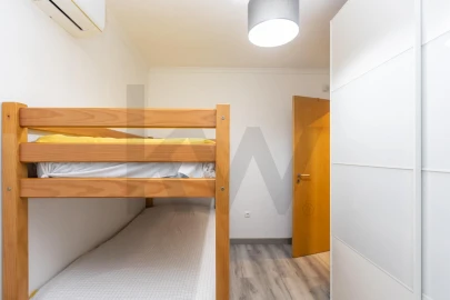 Moradia T4 para Venda em Laranjeiro e Feijó