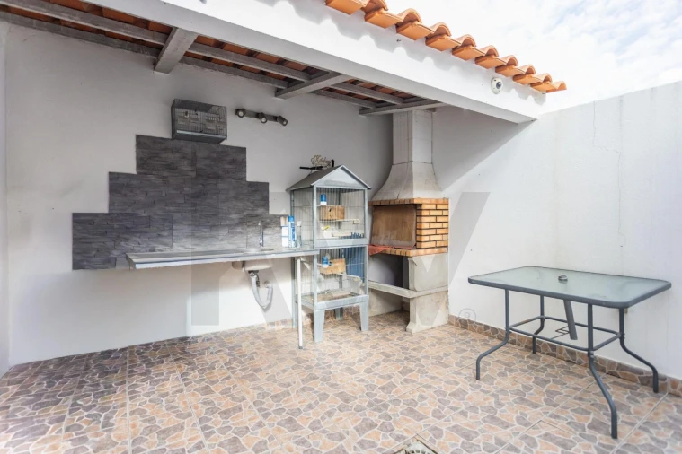 Moradia T4 para Venda em Laranjeiro e Feijó Foto 33