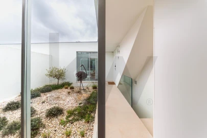 Moradia T2 para Arrendamento em Vau