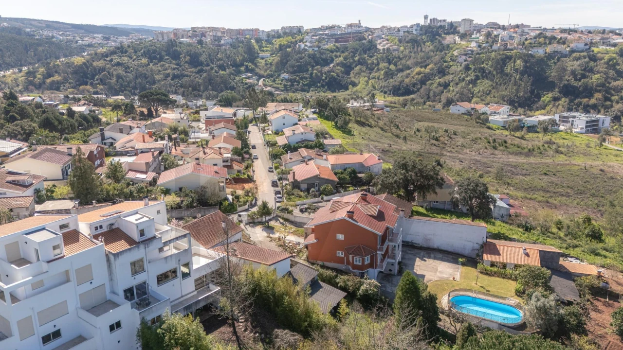 Moradia T5 para Venda em Santo Antonio dos Olivais Foto 29