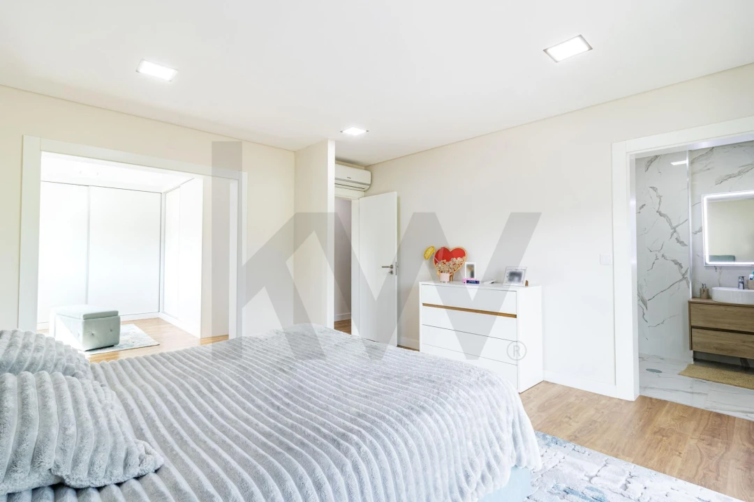 Moradia T4 para Venda em O. Azeméis, Riba-Ul, Ul, Macinhata Seixa, Madail Foto 27