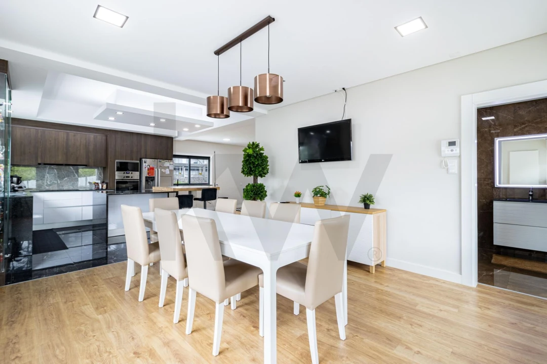 Moradia T4 para Venda em O. Azeméis, Riba-Ul, Ul, Macinhata Seixa, Madail Foto 8