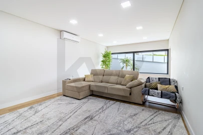 Moradia T4 para Venda em O. Azeméis, Riba-Ul, Ul, Macinhata Seixa, Madail