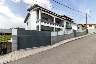 Moradia T4 para Venda em O. Azeméis, Riba-Ul, Ul, Macinhata Seixa, Madail