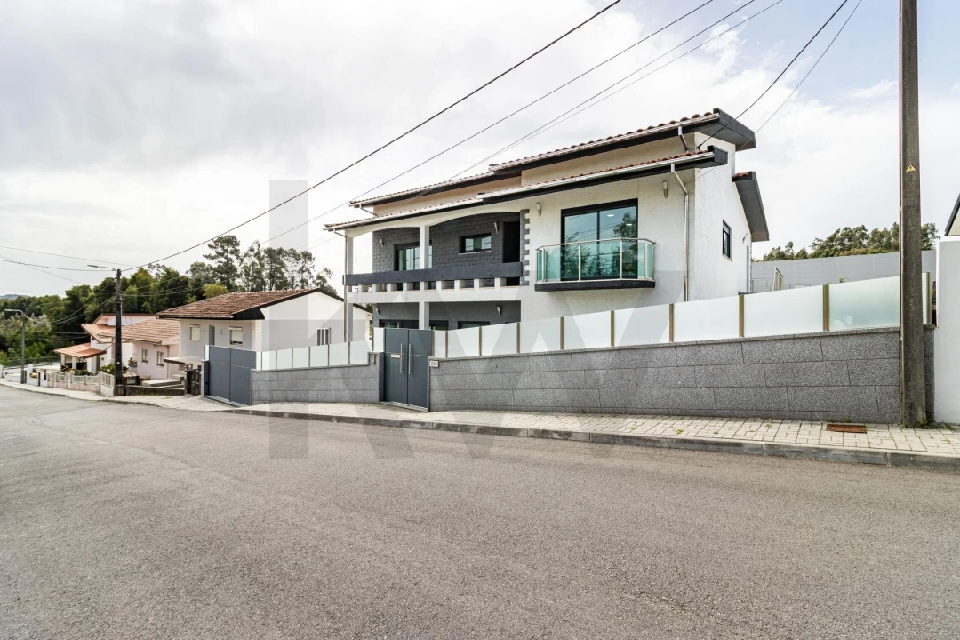 Moradia T4 para Venda em O. Azeméis, Riba-Ul, Ul, Macinhata Seixa, Madail Foto 37