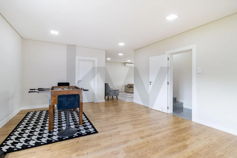 Moradia T4 para Venda em O. Azeméis, Riba-Ul, Ul, Macinhata Seixa, Madail Foto 12