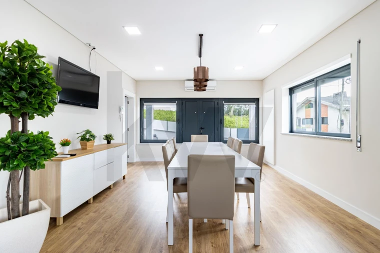 Moradia T4 para Venda em O. Azeméis, Riba-Ul, Ul, Macinhata Seixa, Madail Foto 9