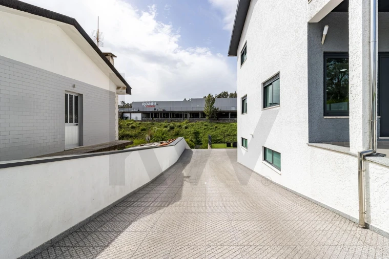 Moradia T4 para Venda em O. Azeméis, Riba-Ul, Ul, Macinhata Seixa, Madail Foto 5