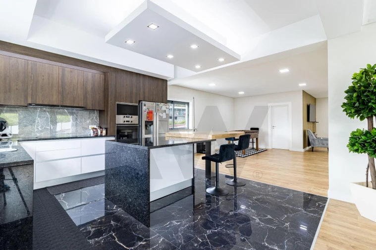 Moradia T4 para Venda em O. Azeméis, Riba-Ul, Ul, Macinhata Seixa, Madail Foto 11