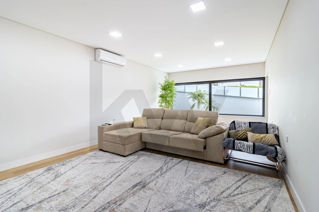 Moradia T4 para Venda em O. Azeméis, Riba-Ul, Ul, Macinhata Seixa, Madail Foto 13