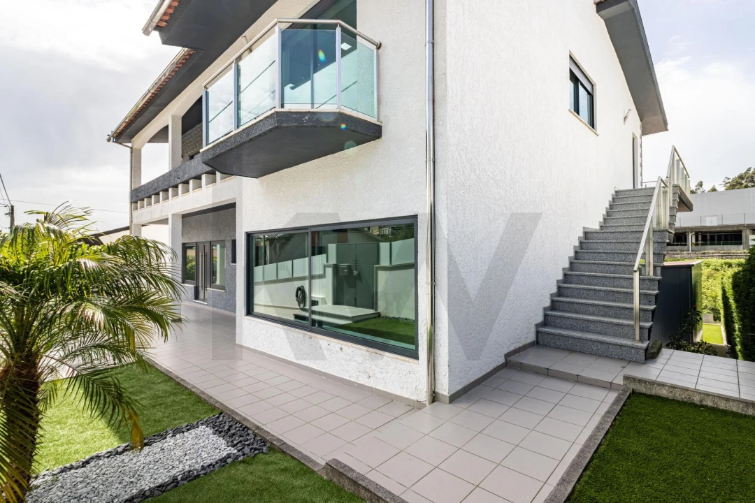 Moradia T4 para Venda em O. Azeméis, Riba-Ul, Ul, Macinhata Seixa, Madail Foto 2