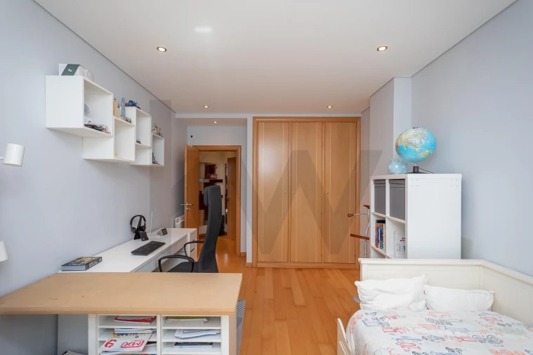 Apartamento T4 para Venda em Alcabideche Foto 9