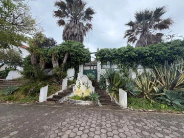 Armazém para Venda em Odiaxere