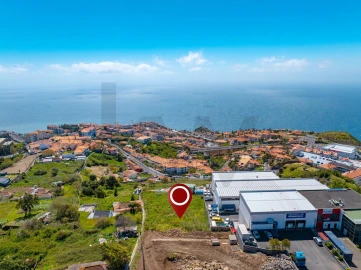 Terreno para Venda em Caniço