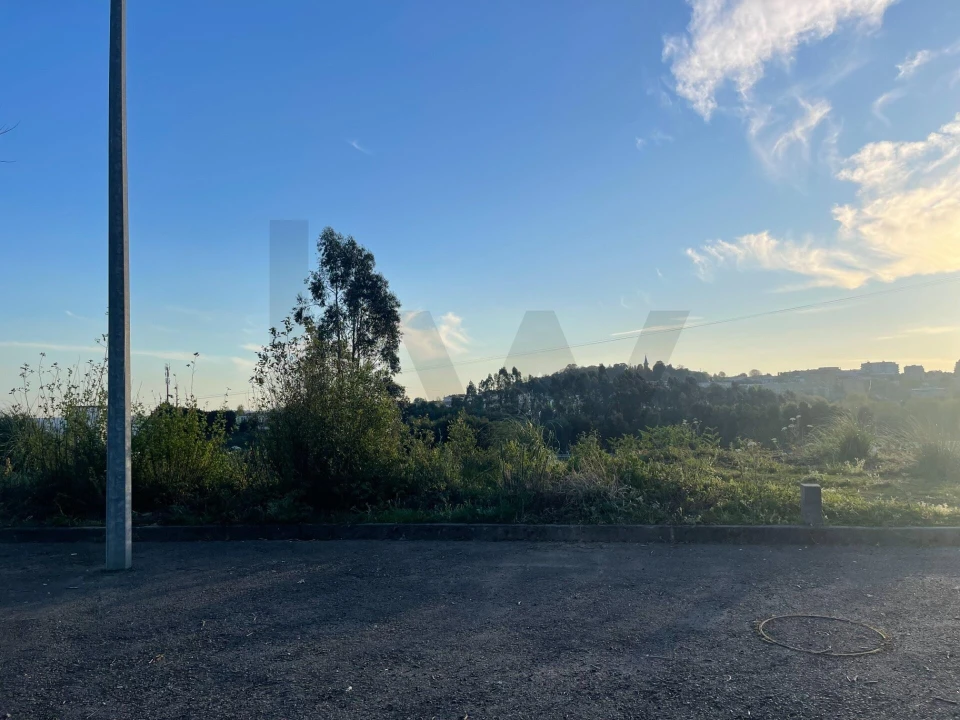 Terreno para Venda em São João da Madeira Foto 2