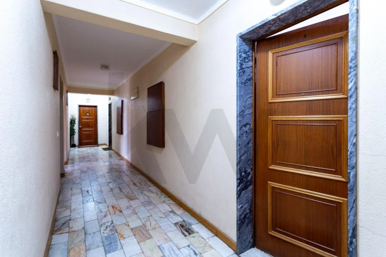 Apartamento T1 para Venda em Costa da Caparica Foto 2