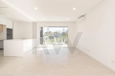 Apartamento T2 para Venda em Charneca de Caparica e Sobreda