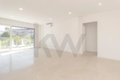Apartamento T2 para Venda em Charneca de Caparica e Sobreda