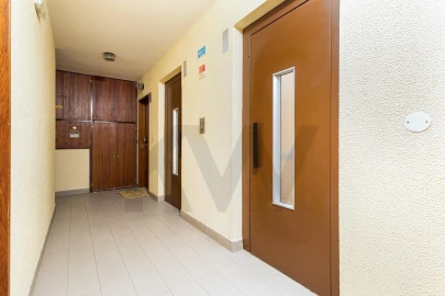 Apartamento T3 para Venda em Santo António dos Cavaleiros e Frielas
