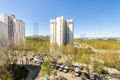 Apartamento T3 para Venda em Santo António dos Cavaleiros e Frielas