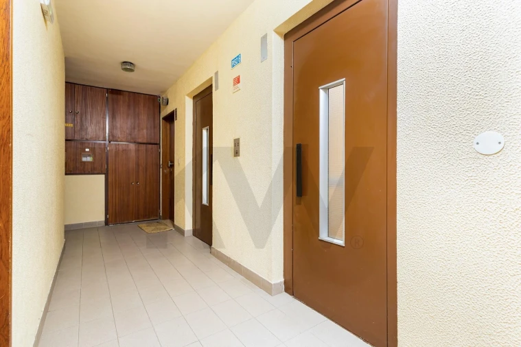 Apartamento T3 para Venda em Santo António dos Cavaleiros e Frielas Foto 23