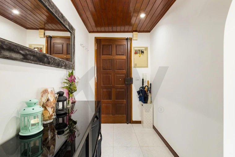 Apartamento T3 para Venda em Santo António dos Cavaleiros e Frielas Foto 2