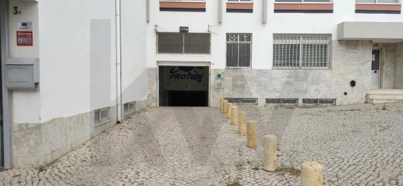 Garagem para Arrendamento em Algés, Linda-A-Velha e Cruz Quebrada-Dafundo