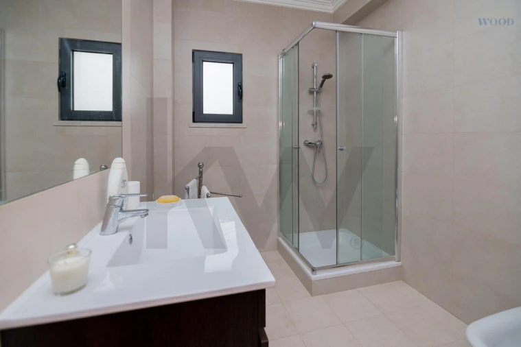 Moradia T3 para Venda em Guia Foto 23