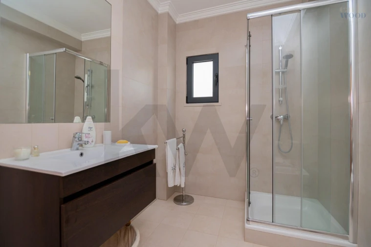 Moradia T3 para Venda em Guia Foto 22