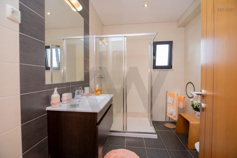 Moradia T3 para Venda em Guia Foto 34