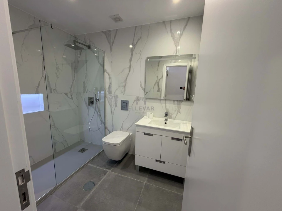Apartamento T2 para Venda em São Martinho Foto 6