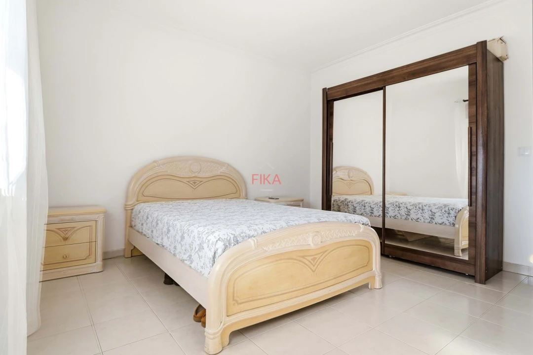 Apartamento T2 para Venda em Seixal Foto 6