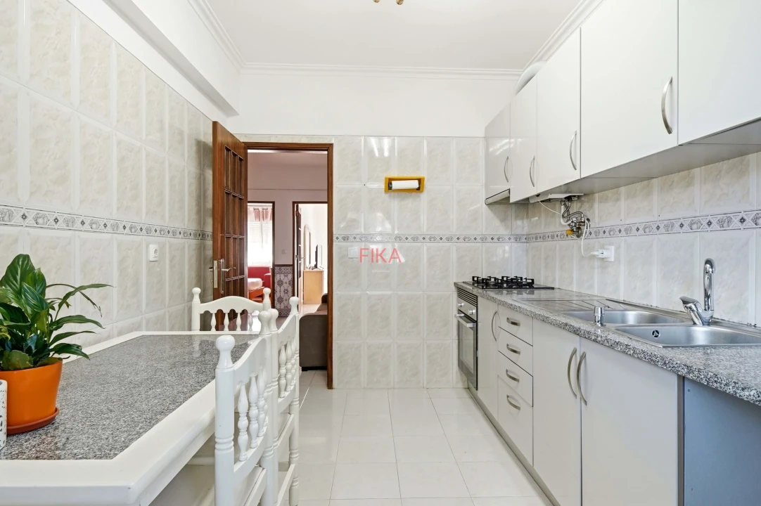 Apartamento T2 para Venda em Seixal Foto 3