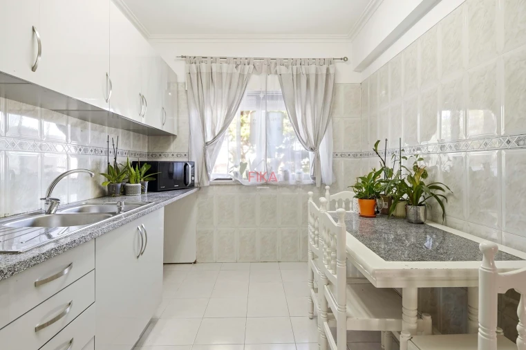 Apartamento T2 para Venda em Seixal Foto 2