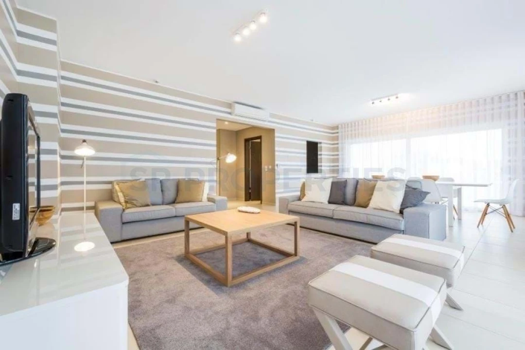 Apartamento T2 para Venda em Quarteira Foto 2