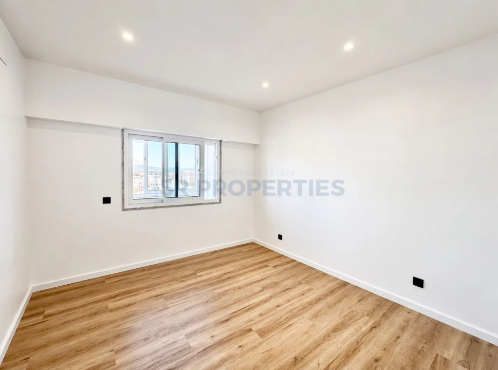 Apartamento T1 para Venda em Quarteira Foto 7