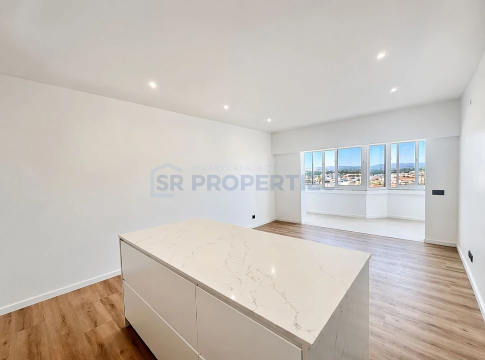 Apartamento T1 para Venda em Quarteira Foto 3