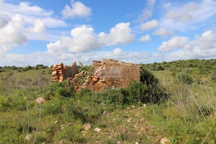 Terreno para Venda em Lagos (São Sebastião e Santa Maria) Foto 2