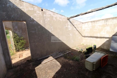 Terreno para Venda em Lagos (São Sebastião e Santa Maria)