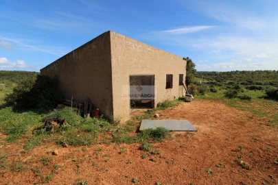 Terreno para Venda em Lagos (São Sebastião e Santa Maria)
