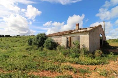 Terreno para Venda em Lagos (São Sebastião e Santa Maria)