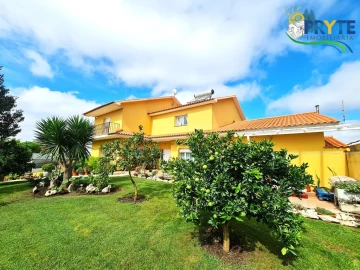 Moradia T4 para Venda em Vila Cã