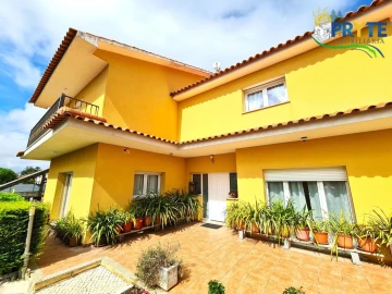 Moradia T4 para Venda em Vila Cã