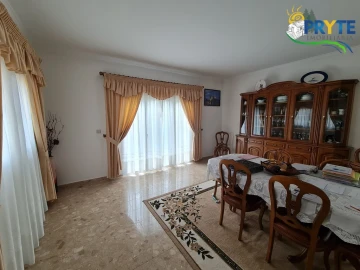 Moradia T4 para Venda em Vila Cã