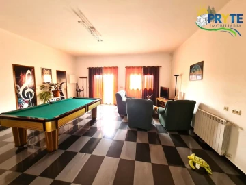 Moradia T4 para Venda em Vila Cã