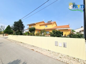 Moradia T4 para Venda em Vila Cã