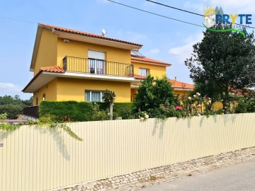 Moradia T4 para Venda em Vila Cã